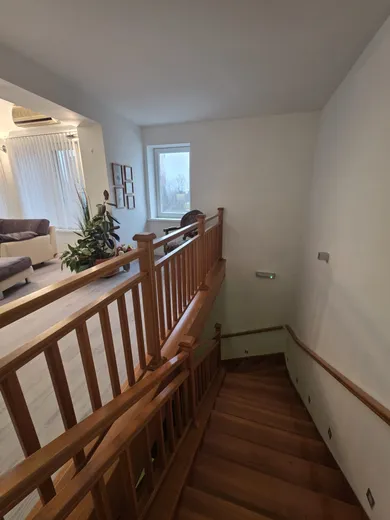 Na prenájom 5-izbový byt, 190 m², Pezinok
