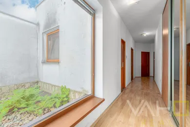 Na predaj 4-izbový dom, 260 m², Trnava, Átriová