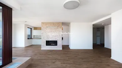 Na predaj 4-izbový byt, 188 m², Bratislava-Staré Mesto, Hriňovská