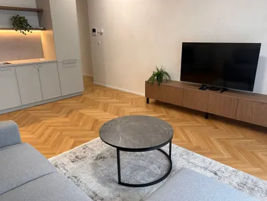Na prenájom 2-izbový byt, 53 m², Bratislava-Staré Mesto
