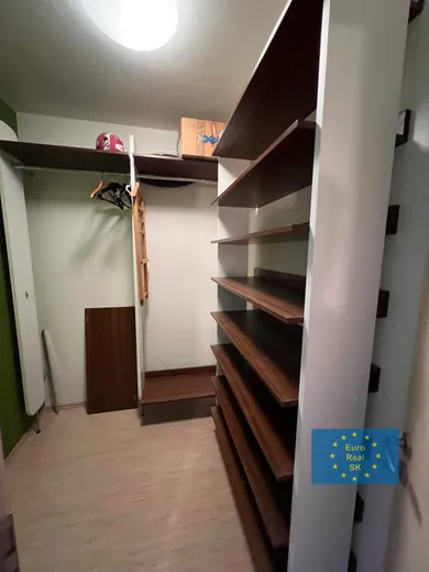 Na prenájom 2-izbový byt, 55 m², Bratislava-Petržalka, Budatínska