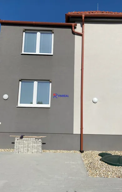 Na prenájom 1-izbový byt, 33 m², Kolárovo, Dolná