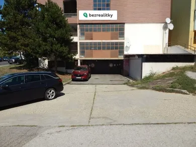 Obiekty na sprzedaż, Bratislava-Karlova Ves · €55 000