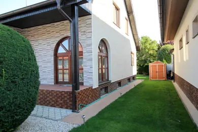 Na predaj 6-izbový dom, 240 m², Veľký Meder