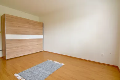 Na prenájom 4-izbový byt, 88 m², Nitra, Novomeského