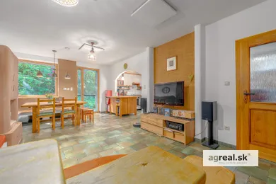 Na predaj 5-izbový dom, 130 m², Bratislava-Záhorská Bystrica