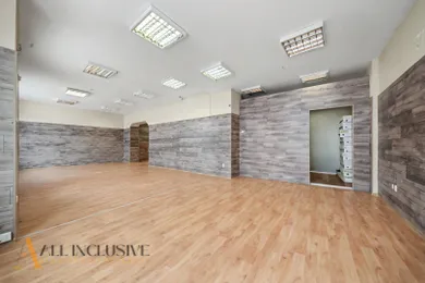 Na prenájom komerčné, 114 m², Dunajská Streda, Hlavná