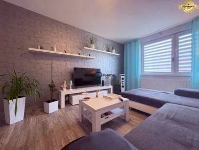Na predaj 4-izbový byt, 82 m², Levice