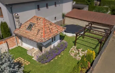 Na predaj 6-izbový dom, 294 m², Bratislava-Staré Mesto, Jarovce