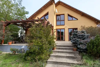 Na predaj dom, 312 m², Lakšárska Nová Ves