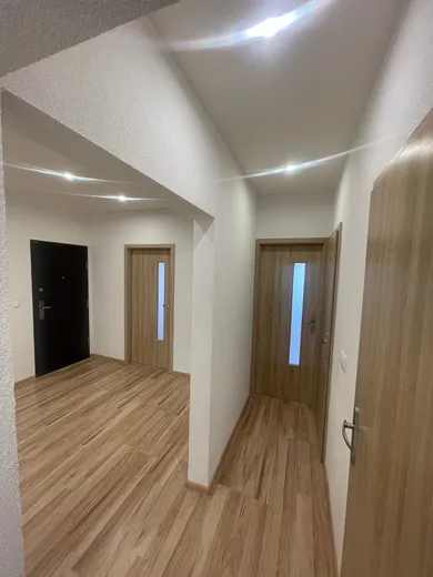 Na predaj 3-izbový byt, 72 m², Prievidza, Urbánkova