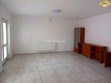 Lokale komercyjne na wynajem, Šaľa · €600