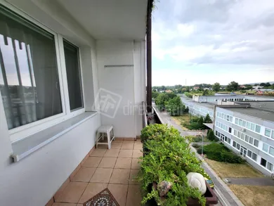 Na predaj 4-izbový byt, 93 m², Bratislava-Karlova Ves, Jurigovo nám.