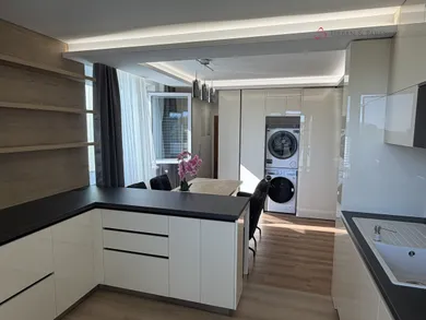 Na prenájom 3-izbový byt, 90 m², Bratislava-Staré Mesto