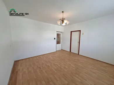 Na predaj 4-izbový dom, 120 m², Prievidza, Súhradská