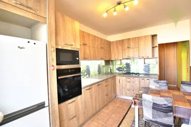 Na predaj 4-izbový byt, 86 m², Bratislava-Petržalka, Hálova