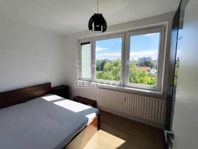 Na predaj 1-izbový byt, 38 m², Bratislava-Petržalka