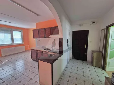 Na predaj 2-izbový byt, 57 m², Komárno, Meštianská