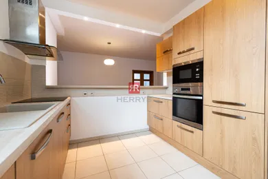 Na prenájom 3-izbový byt, 186 m², Bratislava-Staré Mesto