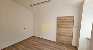 Na prenájom komerčné, 16 m², Prešov, Hlavná