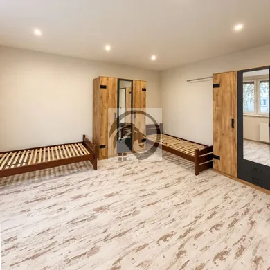 Na prenájom 1-izbový byt, 36 m², Levice, Ľanová ul.