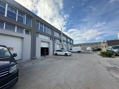 Na prenájom komerčné, 158 m², Bratislava-Nové Mesto