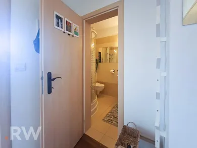 Na prenájom 2-izbový byt, 40 m², Bratislava-Dúbravka, Pri Kríži