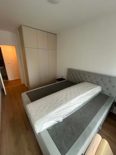 Na prenájom 2-izbový byt, 49 m², Bratislava-Staré Mesto, Mlynské nivy