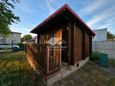 Na predaj pozemok, 400 m², Valaliky