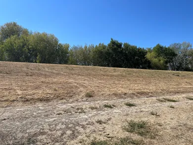 Na predaj pozemok, 400 m², Komárno