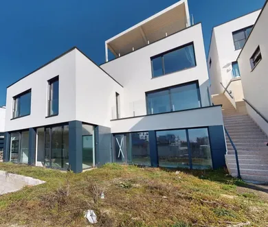 Domy na predaj, Bratislava-Nové Mesto · €1 195 000