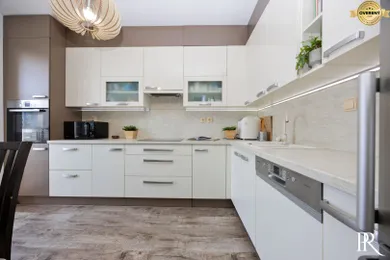 Byty na predaj 3-izbový, Bratislava-Petržalka · €299 000
