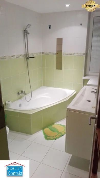Na prenájom 3-izbový byt, 71 m², Nové Zámky