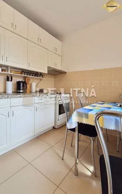 Na predaj 3-izbový byt, 80 m², Banská Bystrica, Karpatská