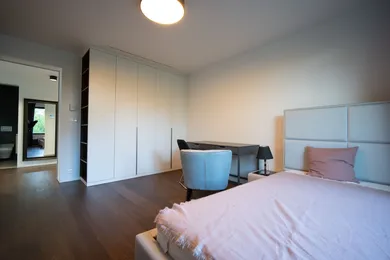 Na prenájom 3-izbový byt, 115 m², Bratislava-Staré Mesto