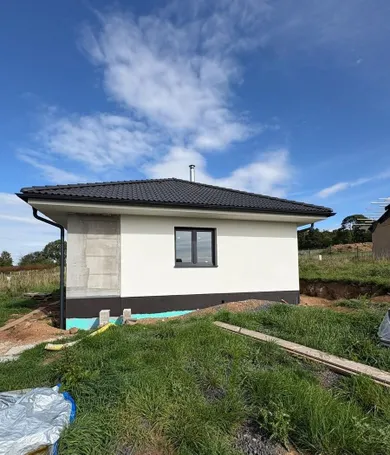 Na predaj 4-izbový dom, 83 m², Bratislava-Rusovce, Kovácsova