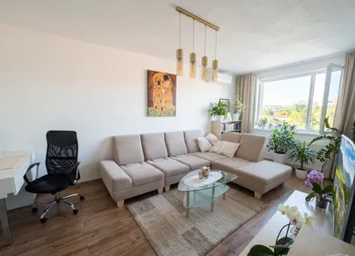 Mieszkania na sprzedaż, 4-pokojowe, Levice · €167 000