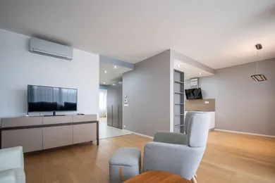 Byty na prenájom 3-izbový, Bratislava-Staré Mesto · €2 300