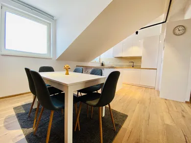 Na prenájom 3-izbový byt, 93 m², Košice-Staré Mesto, Baštová
