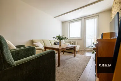 Na predaj 2-izbový byt, 72 m², Bratislava-Petržalka, Vilová