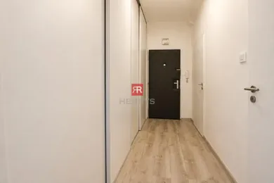 Na prenájom 4-izbový byt, 56 m², Bratislava-Ružinov, Zálužická