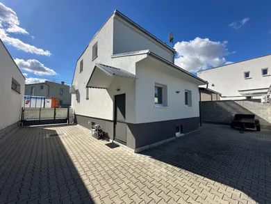 Eladó házak, 5-szobás, Ivanka pri Dunaji · €470 000