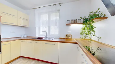 Na predaj 5-izbový dom, 211 m², Púchov