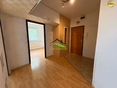 Na predaj 3-izbový byt, 68 m², Michalovce, Konečná