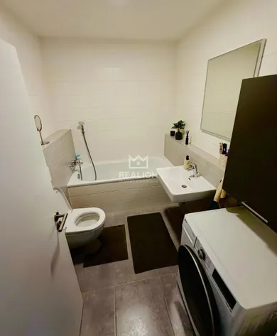 Na prenájom 2-izbový byt, 44 m², Bratislava-Ružinov, Hraničná 36