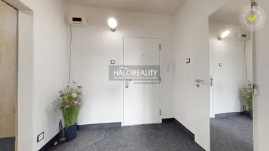 Na predaj 3-izbový byt, 77 m², Lučenec, Rúbanisko III