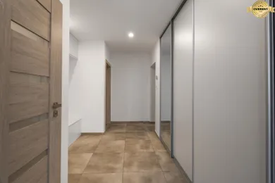Na predaj 4-izbový dom, 196 m², Viničné