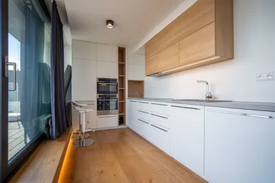 Na prenájom 3-izbový byt, 95 m², Bratislava-Staré Mesto