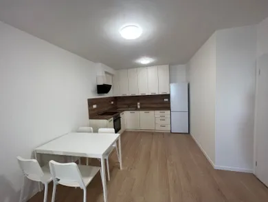 Byty na prenájom 2-izbový, Trenčín · €630
