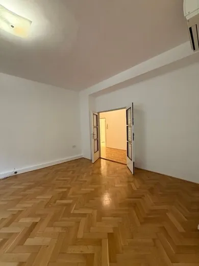 Na predaj 4-izbový byt, 110 m², Bratislava-Staré Mesto, Hollého
